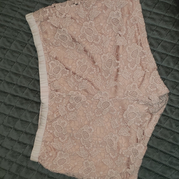 Forever 21 lace shorts - Picture 3 of 3